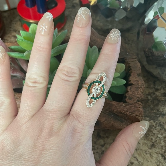 Cubic Zirconia and Emerald Vintage Ring - Picture 9 of 9
